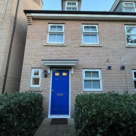 Modern Townhouse - 3 Bed 2.5 Bath 2 Private Gated Parking Βίλα Wellingborough Εξωτερικό φωτογραφία