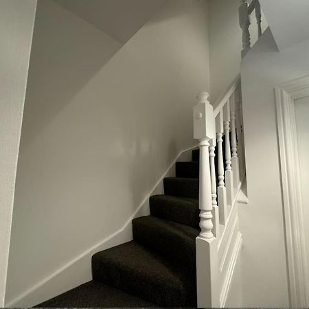 Modern Townhouse - 3 Bed 2.5 Bath 2 Private Gated Parking Βίλα Wellingborough Εξωτερικό φωτογραφία