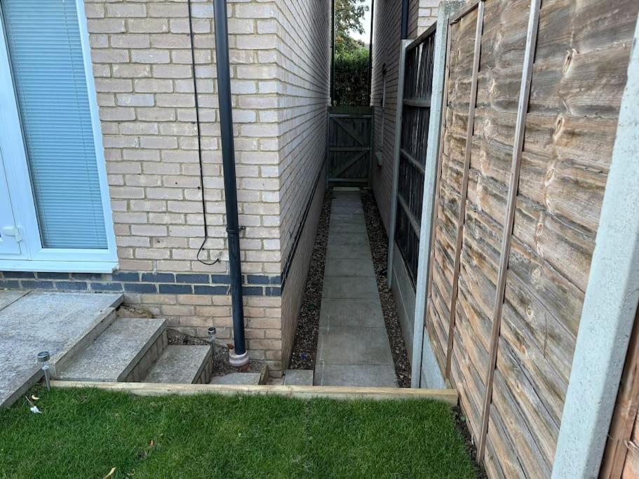 Modern Townhouse - 3 Bed 2.5 Bath 2 Private Gated Parking Βίλα Wellingborough Εξωτερικό φωτογραφία