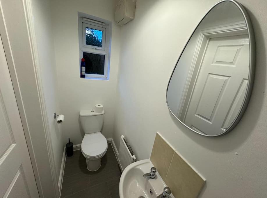 Modern Townhouse - 3 Bed 2.5 Bath 2 Private Gated Parking Βίλα Wellingborough Εξωτερικό φωτογραφία