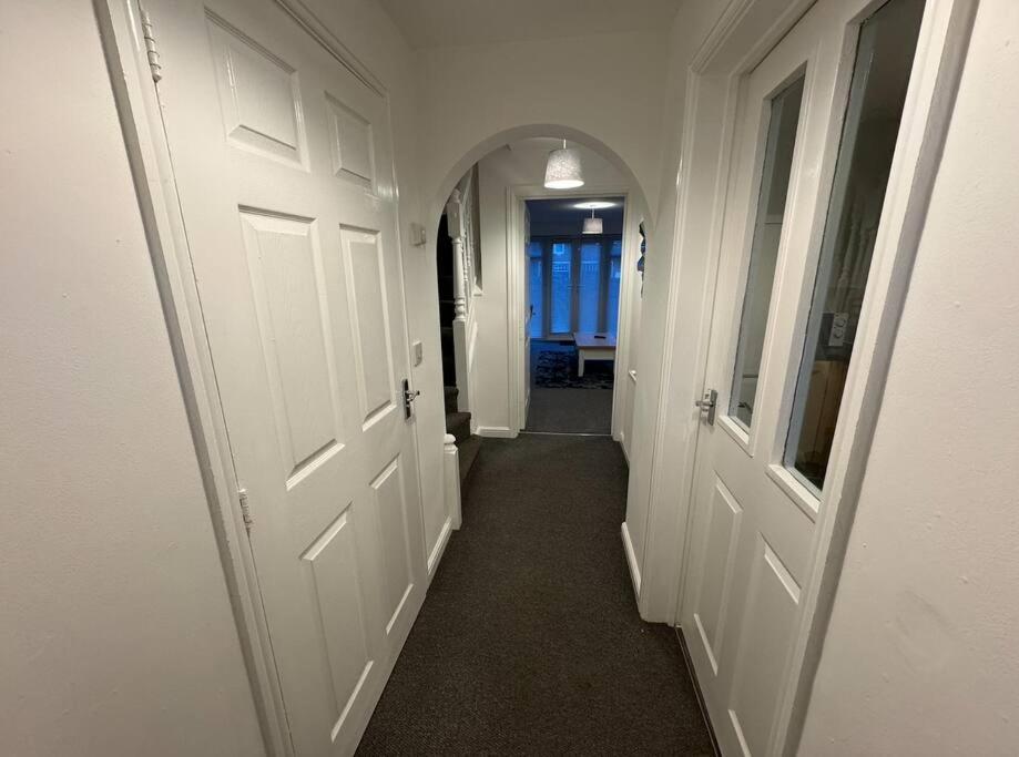 Modern Townhouse - 3 Bed 2.5 Bath 2 Private Gated Parking Βίλα Wellingborough Εξωτερικό φωτογραφία