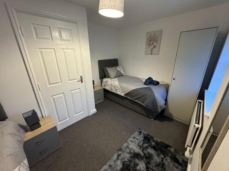 Modern Townhouse - 3 Bed 2.5 Bath 2 Private Gated Parking Βίλα Wellingborough Εξωτερικό φωτογραφία