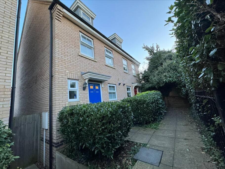 Modern Townhouse - 3 Bed 2.5 Bath 2 Private Gated Parking Βίλα Wellingborough Εξωτερικό φωτογραφία
