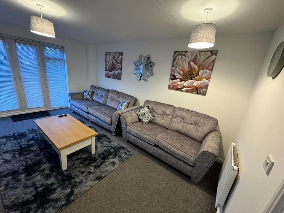 Modern Townhouse - 3 Bed 2.5 Bath 2 Private Gated Parking Βίλα Wellingborough Εξωτερικό φωτογραφία