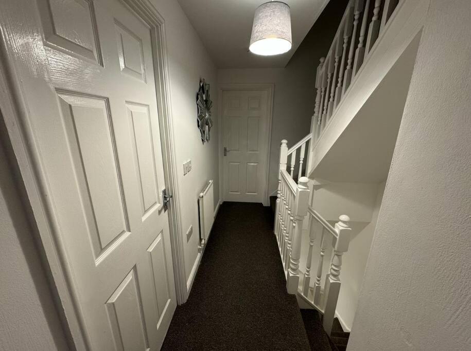 Modern Townhouse - 3 Bed 2.5 Bath 2 Private Gated Parking Βίλα Wellingborough Εξωτερικό φωτογραφία