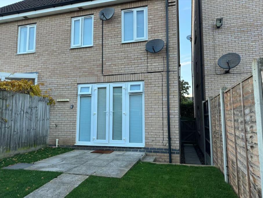 Modern Townhouse - 3 Bed 2.5 Bath 2 Private Gated Parking Βίλα Wellingborough Εξωτερικό φωτογραφία
