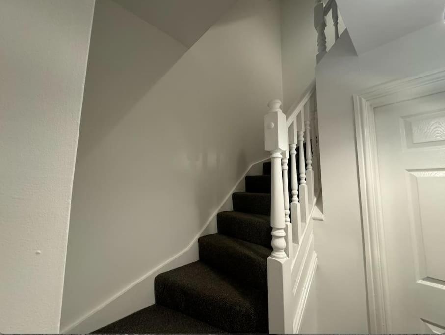 Modern Townhouse - 3 Bed 2.5 Bath 2 Private Gated Parking Βίλα Wellingborough Εξωτερικό φωτογραφία